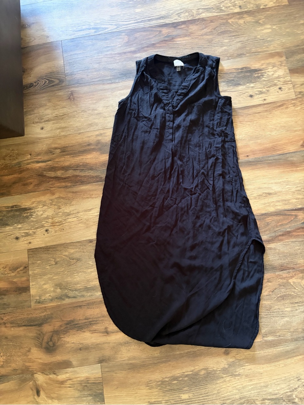 Cupio Black Sleeveless V-Neck Midi Dress with Curved Hem